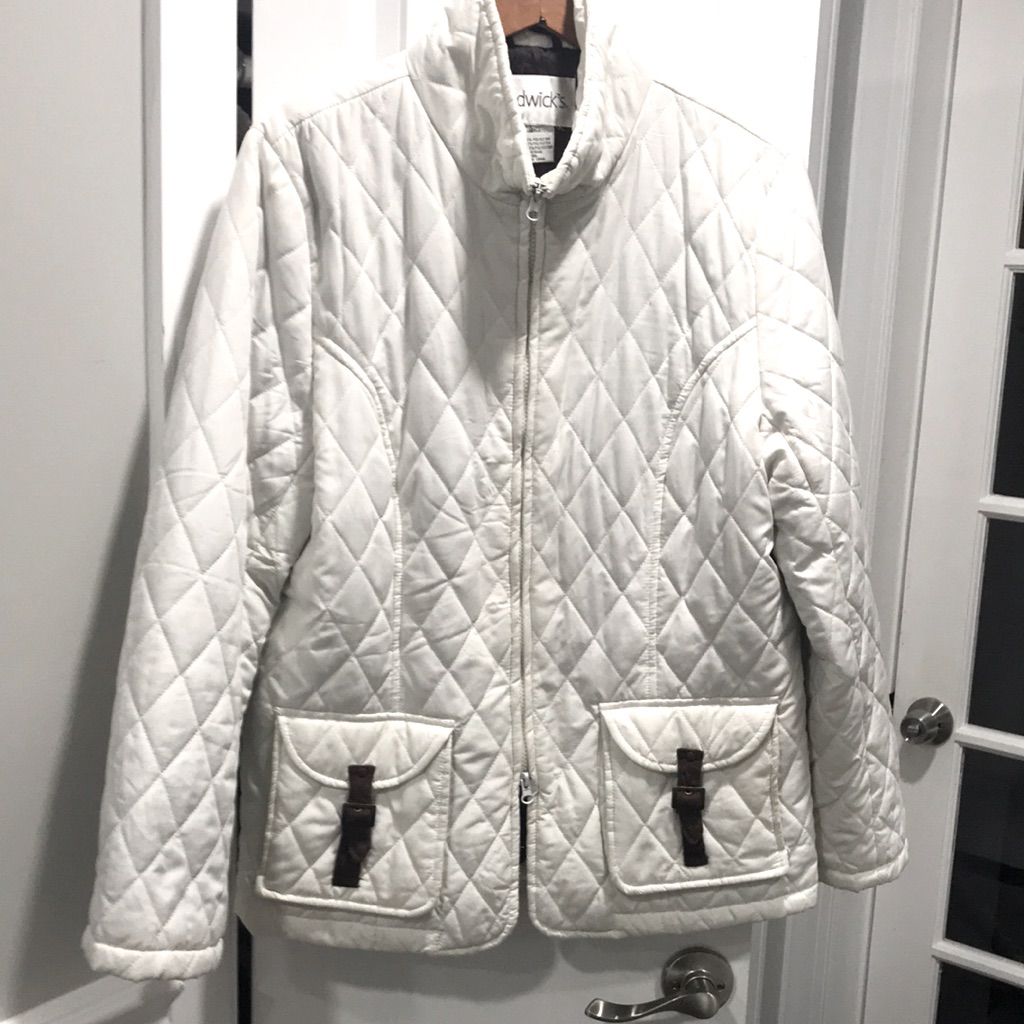 Chadwicks Off White Lightweight Quilted Jacket 29 Inch Length 46 Inch Width Chadwicks Off White Lightweight Quilted Jacket 29 Inch Length 46 Inch Width